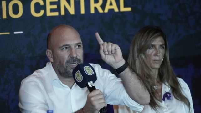 Belloso ratificó a Almirón en Rosario Central: Hasta mi mamá me pide que lo eche