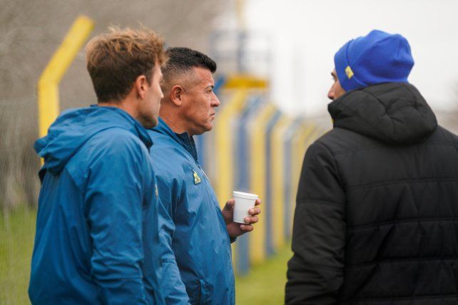 Jorge Almirón no pudo contar con varios titulares para el debut de Central en el torneo Clausura.