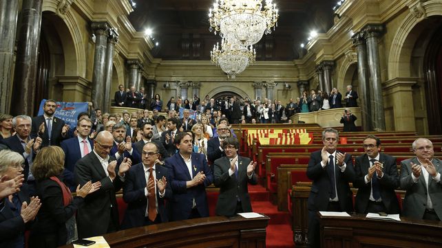 El Parlamento aprobó la independencia de Cataluña y se encamina a ser república