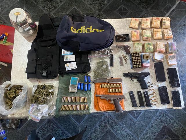Parte de los elementose secuestrados en un operativo realizado por policías de la URII.