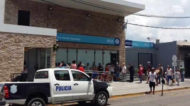 Mataron a un cajero en un violento asalto al Banco Nación de Isidro Casanova