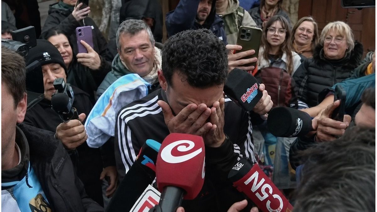 Seguiremos dando batalla: Lionel Scaloni a puro llanto en su llegada a Pujato