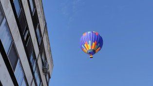 Postal europea en Rosario: un globo aerostático reapareció sobre el centro