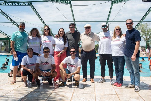 Autoridades provinciuales y comunales recorrieron el prewdio del Polideportivo Comunal donde funciona la Escuela de Verano.