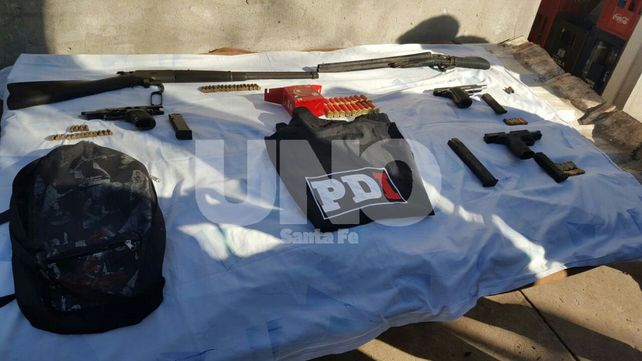 San Lorenzo: secuestraron un arsenal de cinco armas de guerra y decenas de balas