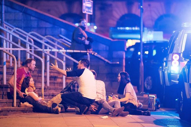 La Policía de Manchester confirmó 19 muertes y cincuenta heridos en el recital de Ariana Grande.