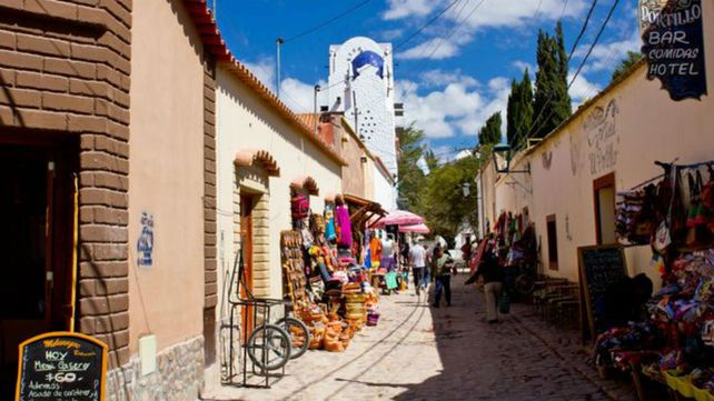 Humahuaca es un valle andino espectacular y muy rico en historia y cultura del noroeste argentino.