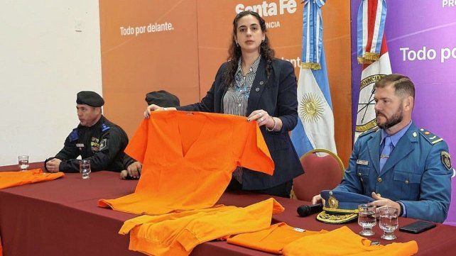 Desde este lunes, los presos de alto perfil usarán uniformes naranjas en cárceles de la provincia