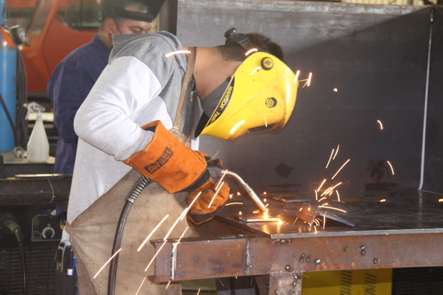Los cursos de soldadores dictados por el municipio, permitió que muchos operarios ingresaran a distintas metalúrgicas de la ciudad.