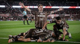 Platense derrota a River con gol del entrerriano Vicente Taborda