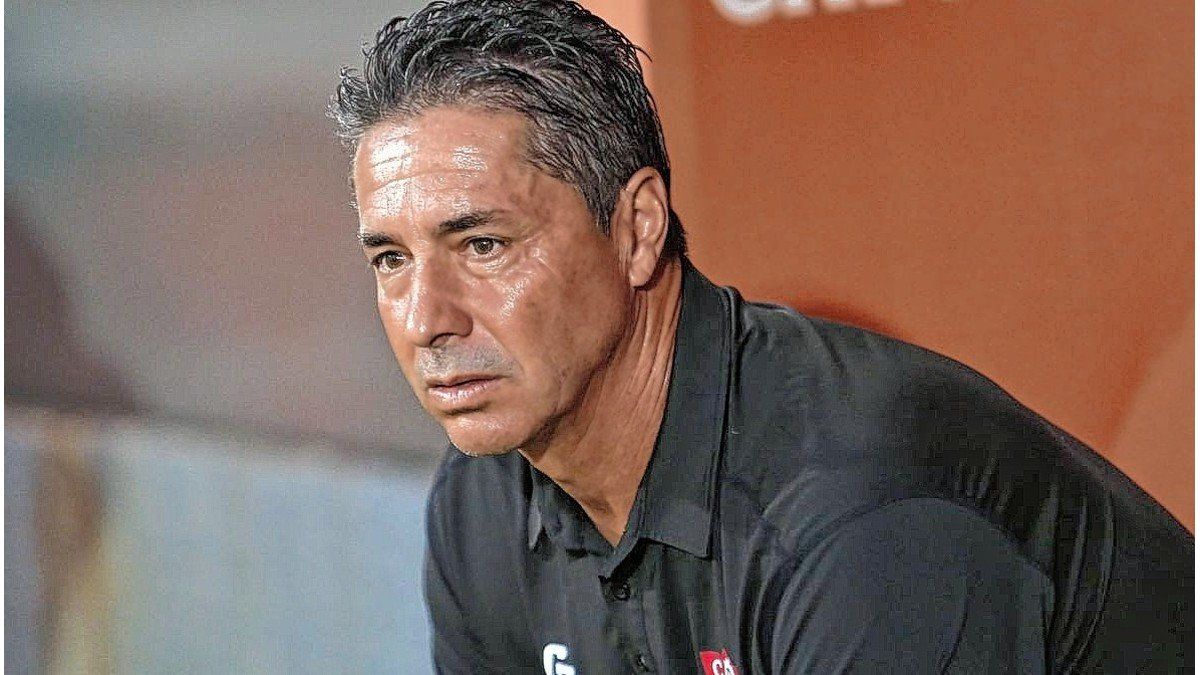 Héctor Almandoz sufrió un preinfarto en Chile