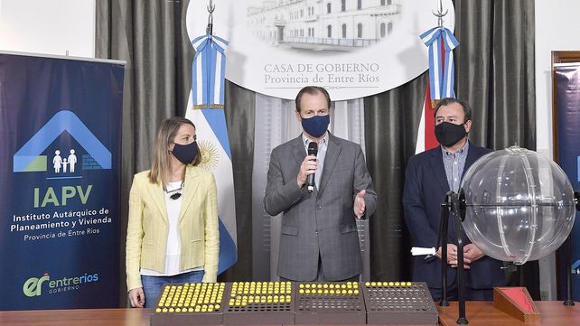 Se sortearon más de 200 viviendas que construyó el IAPV