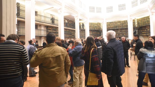 Luces, música y acrobacias en la reinauguración de la Biblioteca Argentina