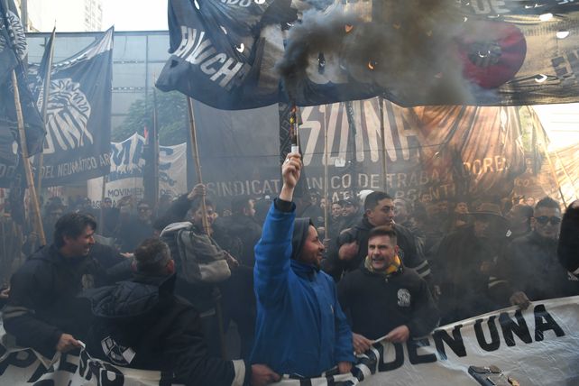 Los obreros del neumático llevaron adelante una medida de fuerza por condiciones laborales.