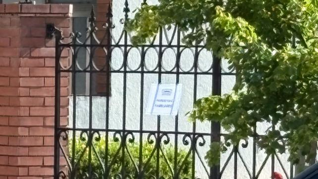 Un cartel en la puerta de la sala indicaba que el acceso era sólo para familiares.