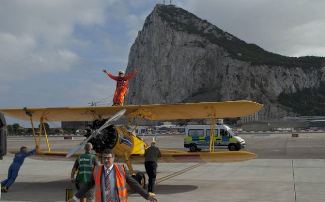 Tom Lackey a bordo del Stearman.