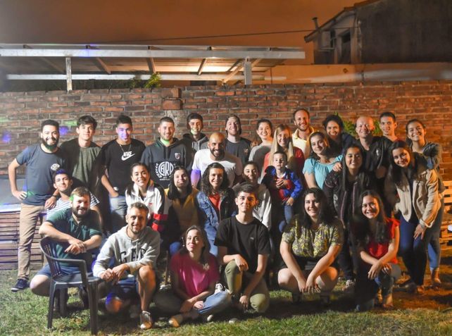 Hospital San Martín: jóvenes sorprendieron al personal