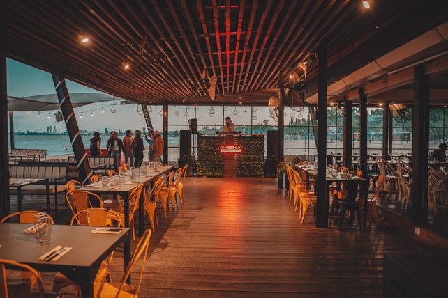 El bar Mapu en La Florida se posicionó con gastronomía elaborada, eventos privados y sunsets.
