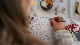 Astrología: un fenómeno que ofrece certezas y entendimiento a la sociedad