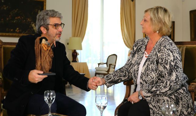 Darín recibe la distinción de manos de la ministra de Turismo de Uruguay