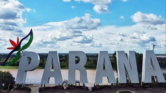 Fiesta de Disfraces: disfraces en los comercios y mural para recibir a los visitantes