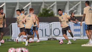 Argentina - Guatemala. El capitán Lionel Messi ahora sí estará desde el inicio en el seleccionado argentino. La Pulga jugó menos de un tiempo en el amistoso ante Ecuador para no exigirlo.