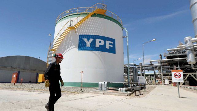 Vaca Muerta: YPF firmó un acuerdo clave para exportar gas argentino