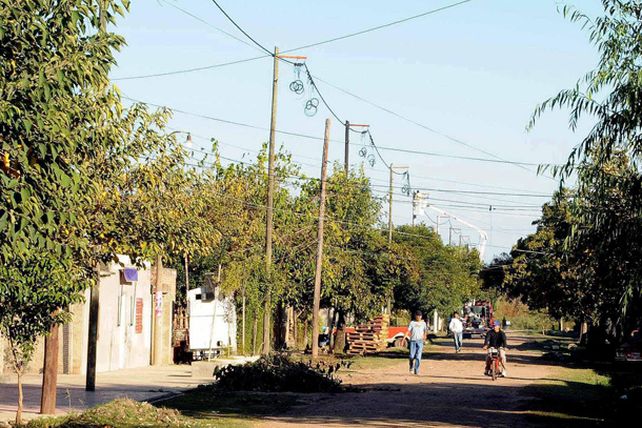 Entregan las primeras boletas del programa “Luz y Agua Segura” en Santa Fe