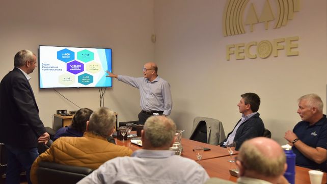 Cooperativas. El secretario Contiagiani expuso las bases de su plan en la sede de Fecofe.