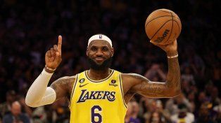 LeBron James confirmó que seguirá la próxima temporada en la NBA