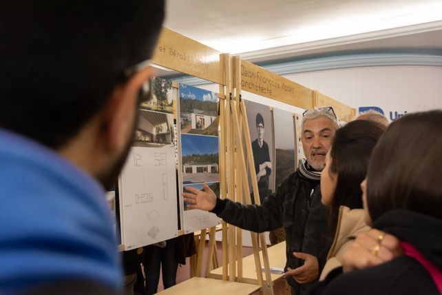 Inauguraron una muestra itinerante de 20 proyectos de arquitectos y paisajistas franceses en Venado Tuerto.