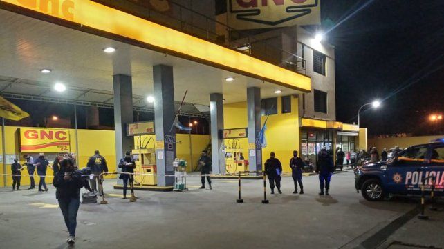 La estación de GNC de Mendoza y Circunvalación fue blanco de una balacera este miércoles por la noche.