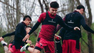 Delfino ajusta piezas para su debut en Colón: los 11 que arrancarían ante San Telmo