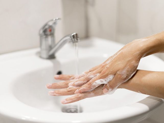 Tus manos: la barrera más efectiva contra la transmisión de infecciones