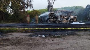 Al menos 18 muertos por el choque de un ómnibus contra un contenedor con combustible