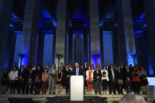 Con un emotivo discurso, Javkin trazó los lineamientos de su gestión