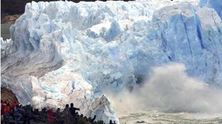 Cerca del mediod&iacute;a, el glaciar Perito Moreno rompi&oacute; ante pocos espectadores