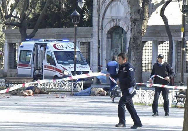 Al menos 10 muertos por un atentado en el corazón turístico de Estambul