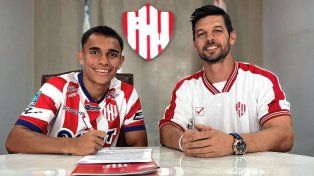 Unión sigue apostando al futuro y le puso candado al pibe Lucas Ayala