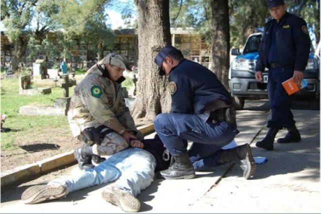 Detienen a ladrones de tumbas del cementerio de La Histórica