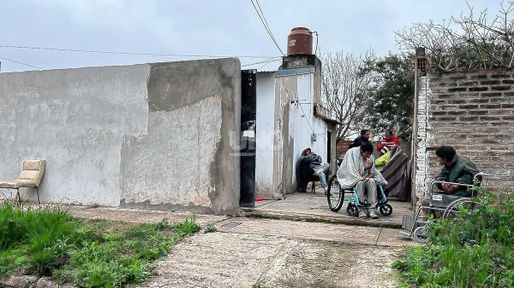 La casita del horror: un incendio destapó un hogar clandestino donde alojaban a personas vulnerables en condiciones de hambre, encierro y abandono