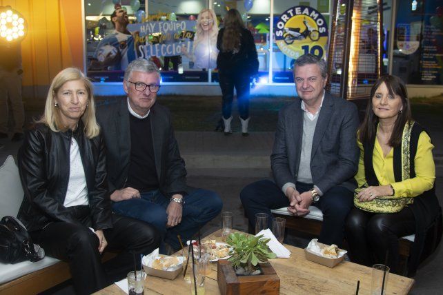 Valentina Grudsky, Guillermo y Gustavo Ilharrescondo y Alejandra Sabolo