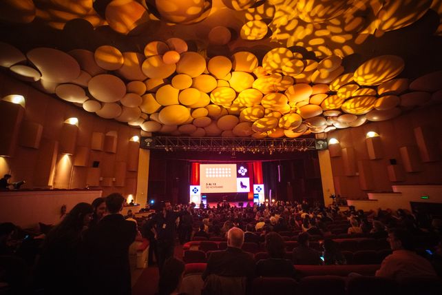 La apertura se realizó en el Salón Auditorium.