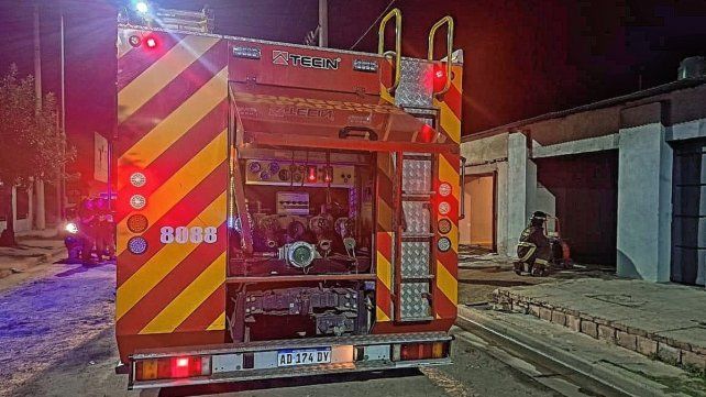 Un incendio preocupó a una familia de barrio Barranquitas durante la madrugada. Un incendio preocupó a una familia de barrio Barranquitas durante la madrugada.