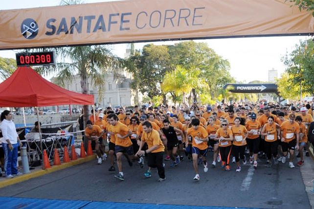 Este domingo, la ciudad se tiñó de naranja con la maratón Santa Fe Corre