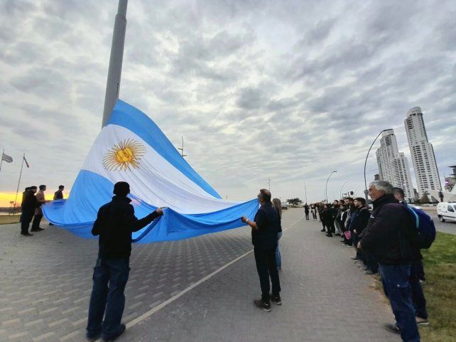 MSR: Izamiento de la Bandera y reconocimiento