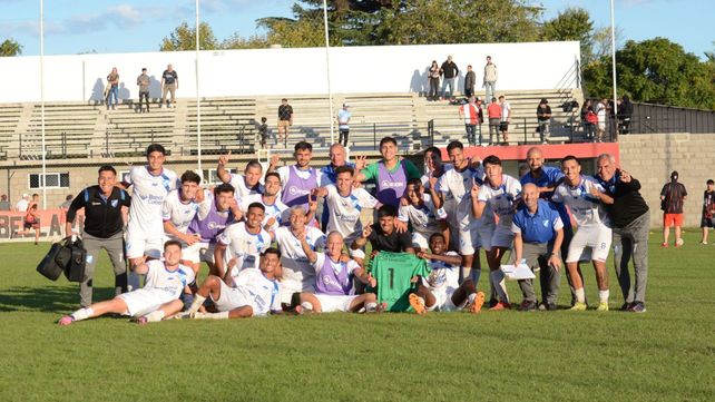 El Salaíto festejó fuera del Olaeta. El plantel de Argentino derrotó a Juventud Unida y quedó a un punto de Luján
