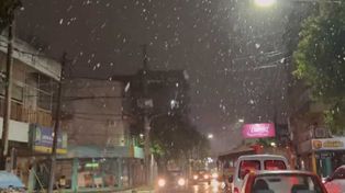 En redes sociales, los usuarios reportaron la caída de agua nieve en distintos puntos del conurbano bonaerense