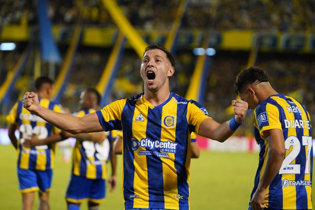 Sebastián Ferreira grita con alma y vida su primer gol en Central. Fue el tanto de la victoria canalla sobre Gimnasia.