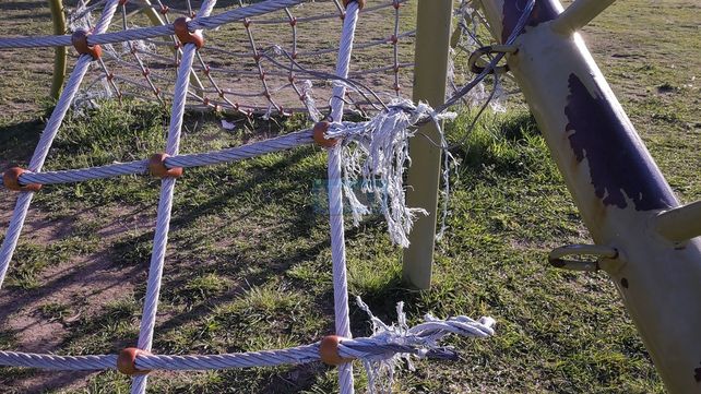 Paraná: juegos en mal estado en distintos parques generan recurrentes quejas de vecinos&nbsp;